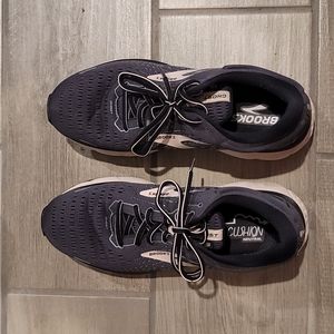 Brooks Ghost 13 Women's size 11 wide (D)